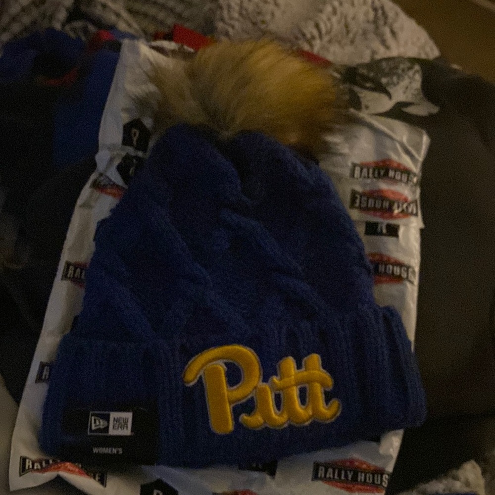 NWT-Womens knit cap- Pitt